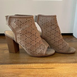 Women’s Taupe Slide On Heels 8.5